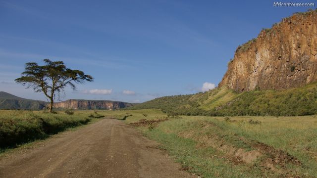 Hell's gate national park,  the cliffs (left and in the distance) <sup>1</sup>