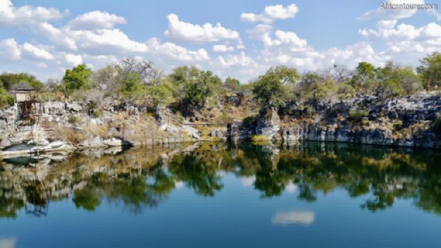  lake Otjikoto near Tsumeb, a view from the sides <sup>1</sup>