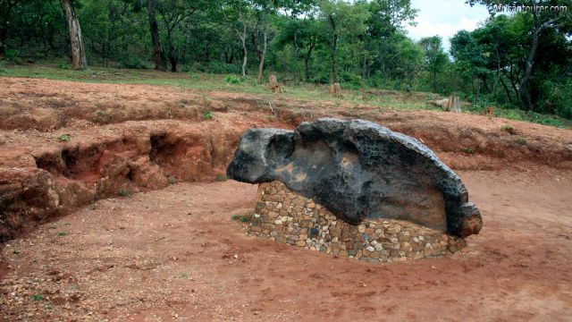  Mbozi meteorite - Mbeya, with its conrete base [1]