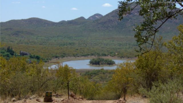 Mokolodi nature reserve,  a view of lake Gwithian <sup>1</sup>