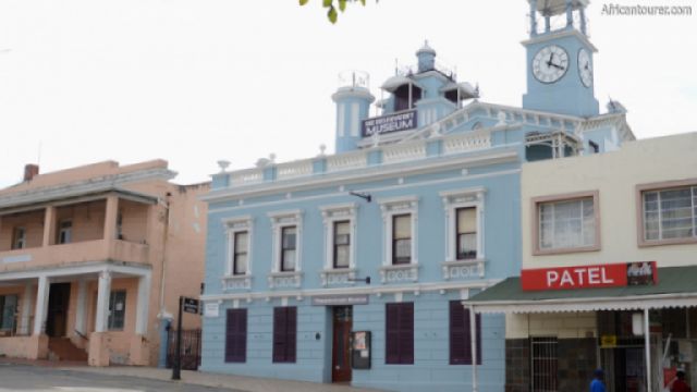  The Observatory museum (blue) of Grahamstown as seen from outside<sup>1</sup>