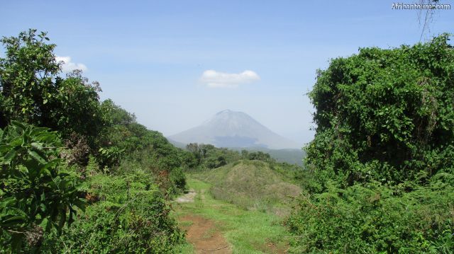  Ol' Doinyo lengai, as seen from the eastern crater rim of Empakaai crater